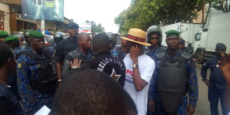 Conakry: Les journalistes arrêtés rentrent à la maison, mais seront jugés