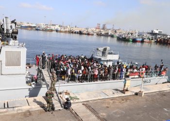 Immigration irrégulière: La Marine nationale intercepte deux pirogues en mer avec 348 migrants clandestins…