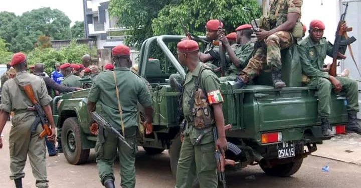 Guinée : les militaires interdits de poster des images d&rsquo;eux en tenue sur les réseaux sociaux