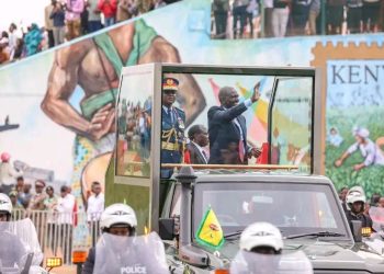 60 ème anniversaire de l’indépendance du Kenya : le chef de l’État vante son bilan d’un an de règne