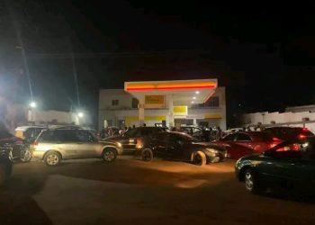 Fermeture des stations-services à Conakry suite à l’incendie à Kaloum : le litre d’essence entre 25000 et 30.000 francs guinéens