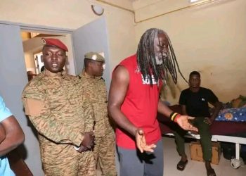 Burkina Faso : Tiken Jah au chevet des soldats blessés dans la guerre contre le terrorisme 