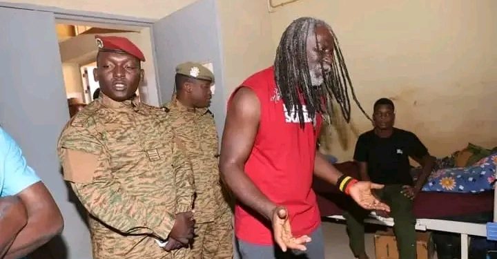 Burkina Faso : Tiken Jah au chevet des soldats blessés dans la guerre contre le terrorisme 