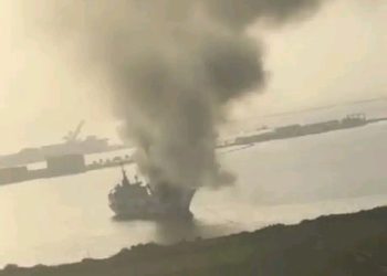 Guinée : ce qu’on sait du bateau aperçu en feu sur les eaux du port de Conakry 