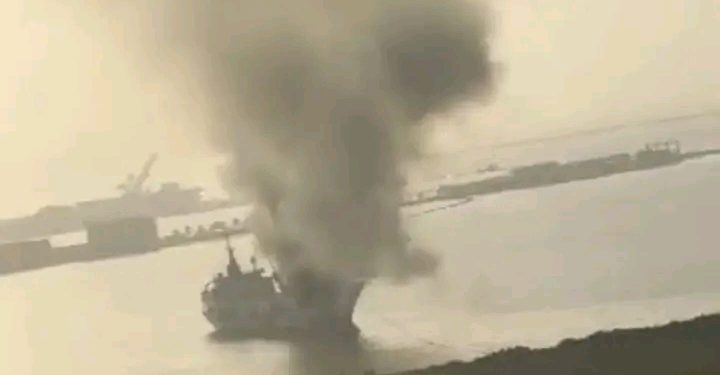 Guinée : ce qu’on sait du bateau aperçu en feu sur les eaux du port de Conakry 