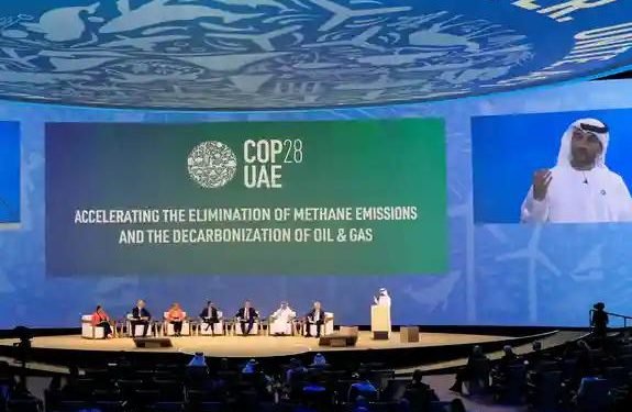 Quel bilan à mi-parcours pour la COP 28 et la présence controversée de Vladimir Poutine