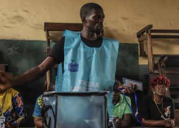 Après une journée chaotique, les élections prolongées en RDC