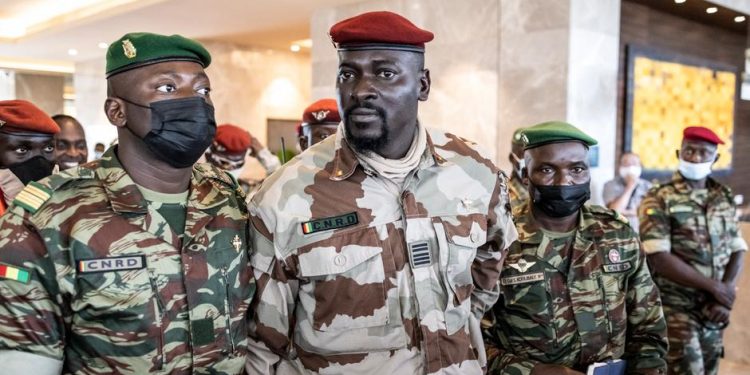 Guinée : Mamadi Doumbouya, la course contre la montre