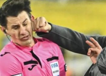 Un président de club s’en prend à un arbitre en Turquie: le championnat national suspendu