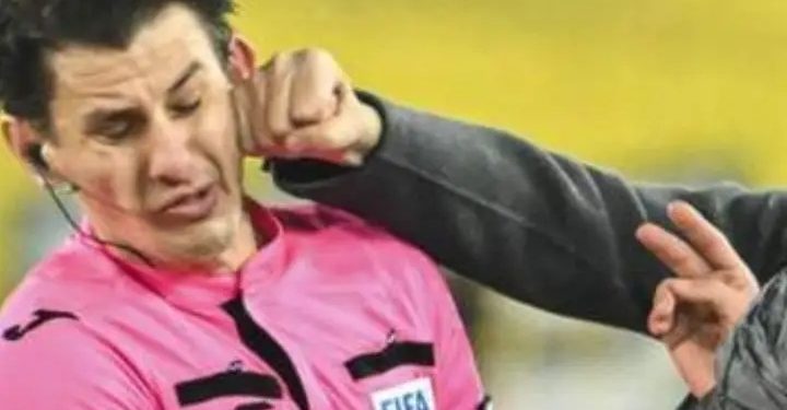 Un président de club s&rsquo;en prend à un arbitre en Turquie: le championnat national suspendu