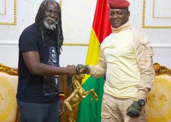 Tiken Jah après sa rencontre avec le capitaine Traoré : « On ne peut que le féliciter…»