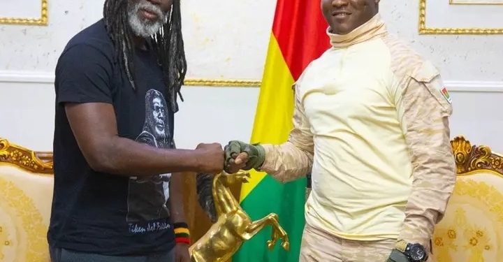 Tiken Jah après sa rencontre avec le capitaine Traoré : « On ne peut que le féliciter…»