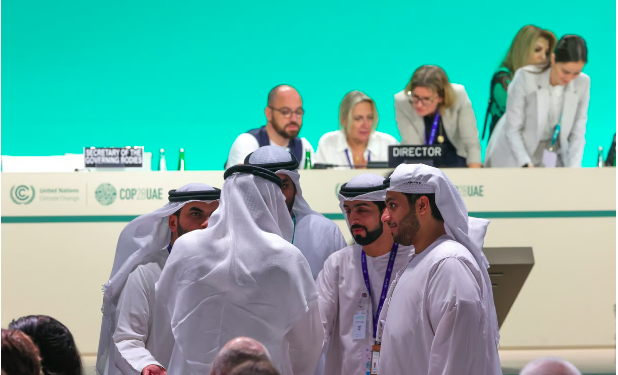 Accord historique à la COP28 : un appel sans précédent à abandonner progressivement les énergies fossiles