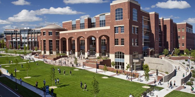 Las Vegas : un vieil homme tue trois étudiants dans une université