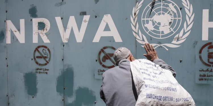 Soupçons d’implication dans l’attaque du 7 octobre : des soutiens d’Israël suspendent leur financement à l’UNRWA