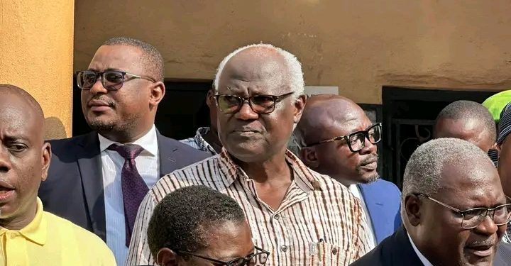 Putsch raté en Sierra Leone : retour sur l’inculpation et le début du procès de l’ex-président Bai Koroma 