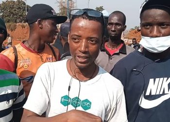 Guinée : à la rencontre des motards ayant passé plus de 24 h dans une station-service