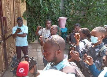 Guinée : cinq journalistes mis aux arrêts, la maison de la presse assiégée