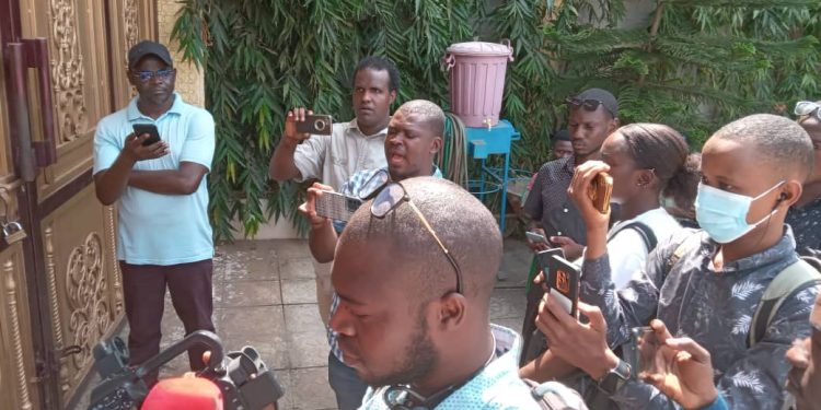 Guinée : cinq journalistes mis aux arrêts, la maison de la presse assiégée