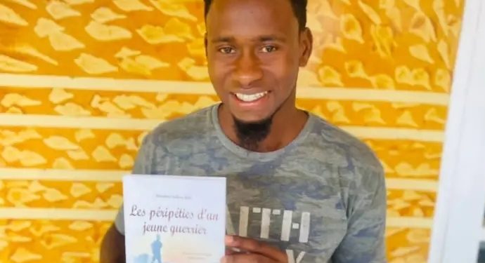 Guinée : un jeune diplômé opte pour la plume et sort son premier ouvrage