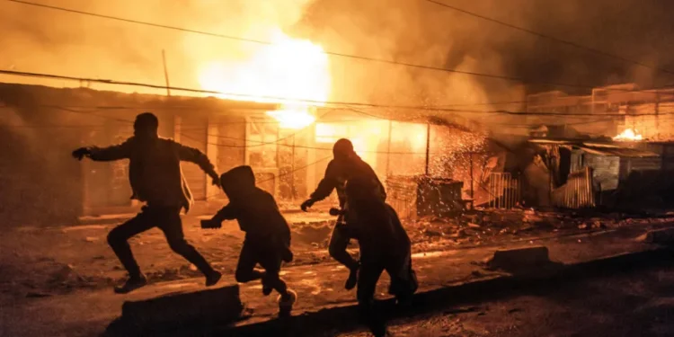 Urgent : au moins deux personnes ont été tuées et 222 autres blessées dans un incendie Nairobi