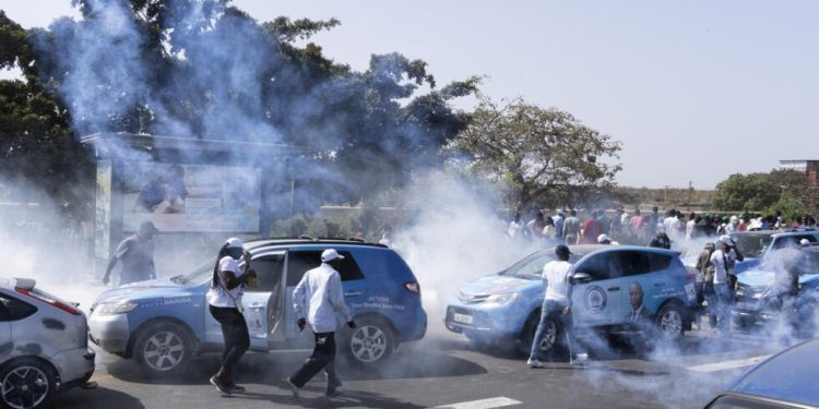 Dakar : un rassemblement devant l’Assemblée nationale dispersé à coup de gaz lacrymogènes
