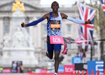 Tragédie au Kenya : Kelvin Kiptum, recordman du monde de Marathon, disparaît dans un accident mortel