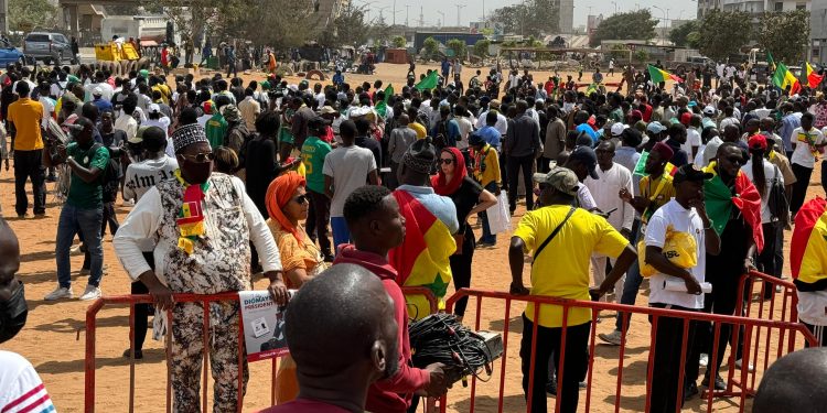 Élection en suspend : des manifestations de tous bords à Dakar