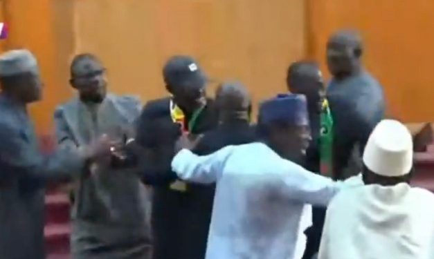 Direct – Sénégal : vive tension au sein de l’hémicycle