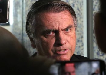 Brésil : l’ex-président Jair Bolsonaro interdit de quitter le pays