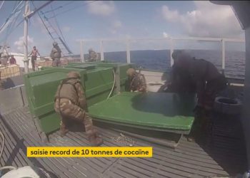 La Marine française saisit dix tonnes de cocaïne dans le golfe de Guinée