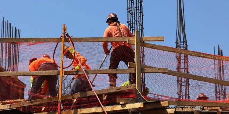 Les travailleurs du monde menacés par le changement climatique