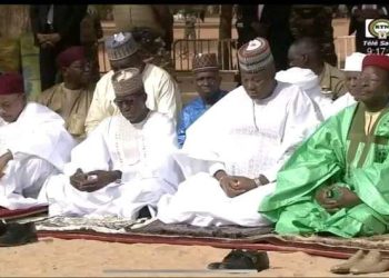 Niger : Tiani et Issoufou se retrouvent à la prière de la fête de Ramadan