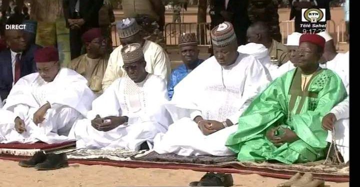 Niger : Tiani et Issoufou se retrouvent à la prière de la fête de Ramadan