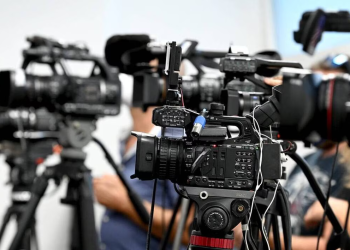 Plusieurs médias internationaux suspendus au Burkina