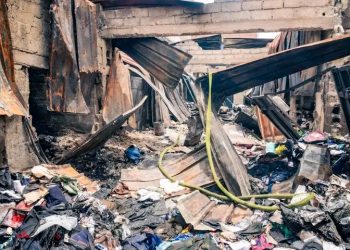 Guinée : un centre commercial prend feu à Conakry