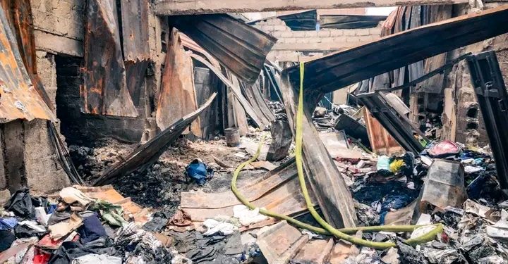 Guinée : un centre commercial prend feu à Conakry