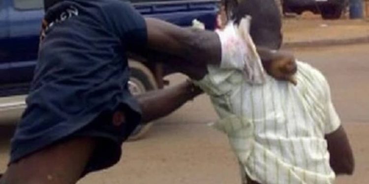 Bagarre: le père accuse son fils de lui avoir chipé sa 4e épouse 