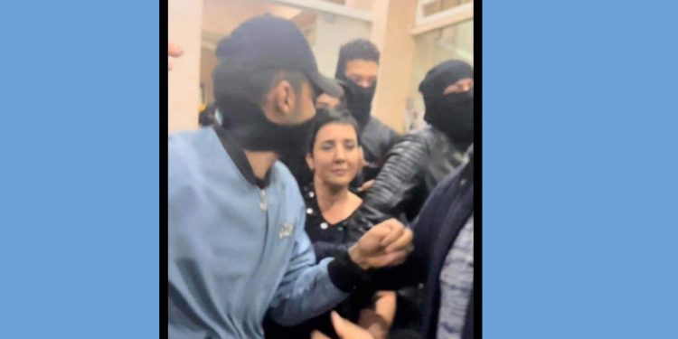 Arrestation musclée d’une avocate tunisienne diffusée en direct à la télévision