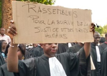 Burkina : « La grève des avocats est un appel clair à l’endroit de la junte» (Paul Kiemdé, juriste et ancien ministre)