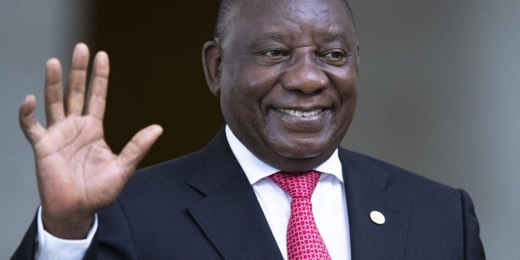 Cyril Ramaphosa réélu à la tête de la nation arc-en-ciel