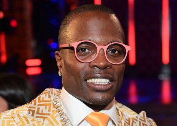 Un « évêque bling-bling » récidiviste condamné à neuf ans de prison pour avoir escroqué ses fidèles