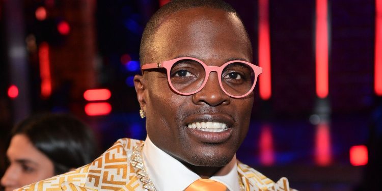 Un « évêque bling-bling » récidiviste condamné à neuf ans de prison pour avoir escroqué ses fidèles