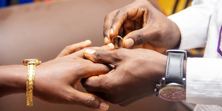 En Sierra Leone, une loi criminalise le mariage des filles de moins de 18ans