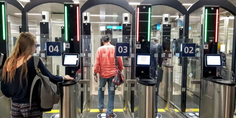L’UE exige désormais empreintes digitales et photos sur bornes automatiques