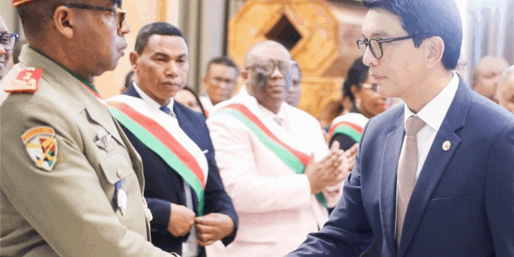 Rajoelina : le combat à distance contre l’armée !