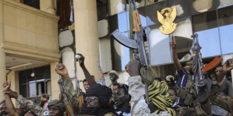 Du Sahel au Golfe de Guinée : quand le treillis prend le pouvoir !