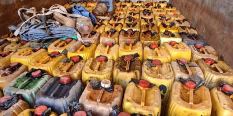 Siguiri : la police démantèle un réseau de trafiquants de carburant