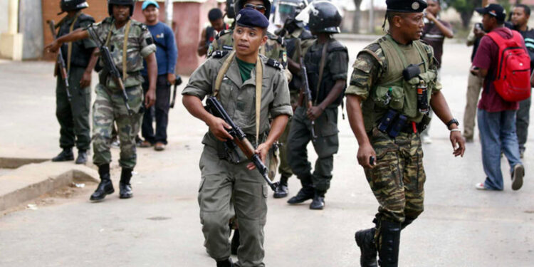 Crise à Madagascar: l’armée flanche, le pays sous tension, le président introuvable