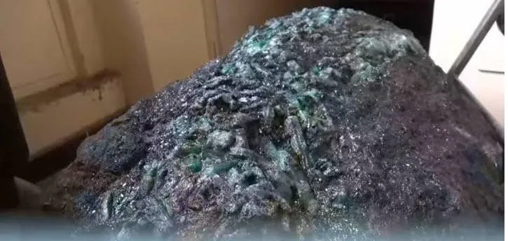 Madagascar : découverte d’une pierre précieuse de 300 kg au palais présidentiel